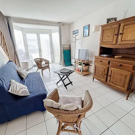 Hébergement de vacances Charmante Maison à 150m De La Plage, 2 Chambres, Jardinet, Proche Jullouville Et St Pair-sur-mer - Fr-1-361-33 *