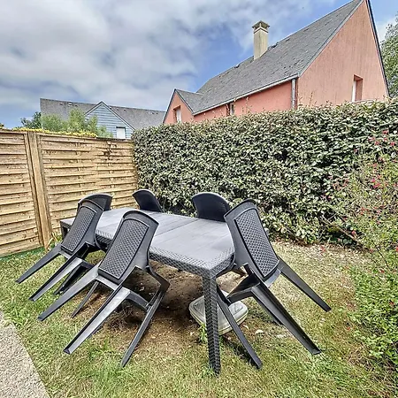 Hébergement de vacances Charmante Maison à 150m De La Plage, 2 Chambres, Jardinet, Proche Jullouville Et St Pair-sur-mer - Fr-1-361-33 *