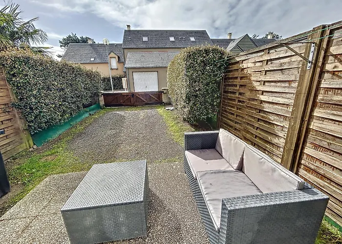 Charmante Maison A 150m De La Plage, 2 Chambres, Jardinet, Proche Jullouville Et St Pair-sur-mer - Fr-1-361-33